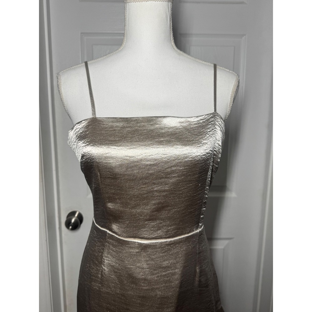 BB Dakota Metallic Ruffle Hem Cocktail Dress 6 Silver NWT BI408078 Tiered Mini - Picture 2 of 8